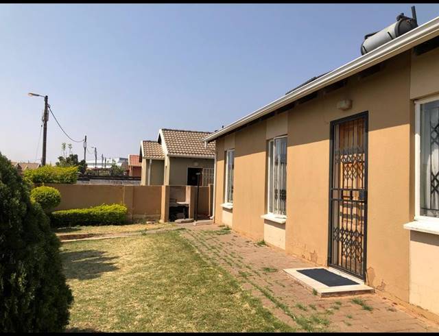 3 BEDROOM HOUSE FOR SALE IN ROSSLYN